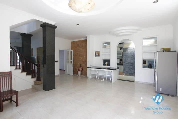 400 sqm villa with 4 bedrooms for rent in D block, Ciputra.